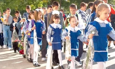 Uniforma școlară devine obligatorie din nou. Noi modificări în sectorul preuniversitar