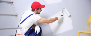 Costuri uriașe în 2025. Câți bani trebuie să plătești pentru zugrăvirea unui apartament