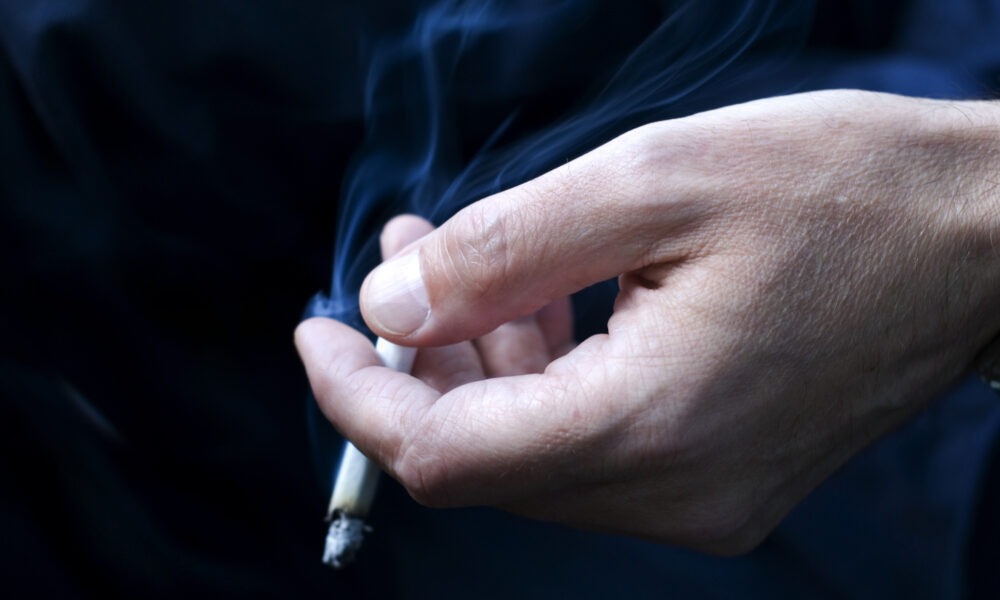 Țigările și alcoolul se vor cumpăra cu buletin! Fumatul în rândul minorilor ia amploare