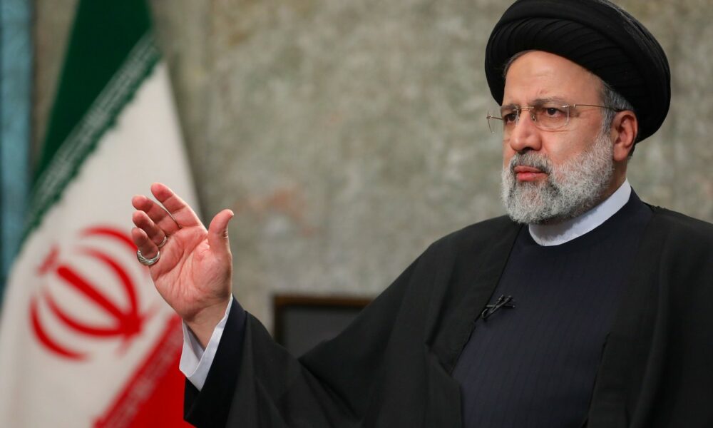 Se țin funeraliile președintelui Ebrahim Raisi! Liderul suprem al Iranului a condus rugăciunile de la Teheran