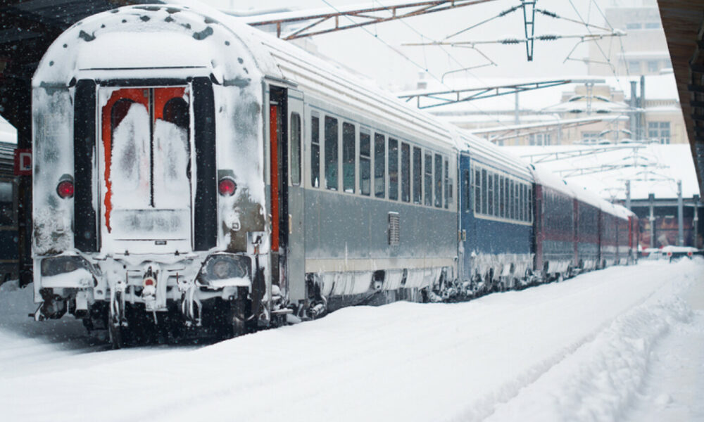 Circulație feroviară în condiții de iarnă. Șine rupte din cauza temperaturilor extreme