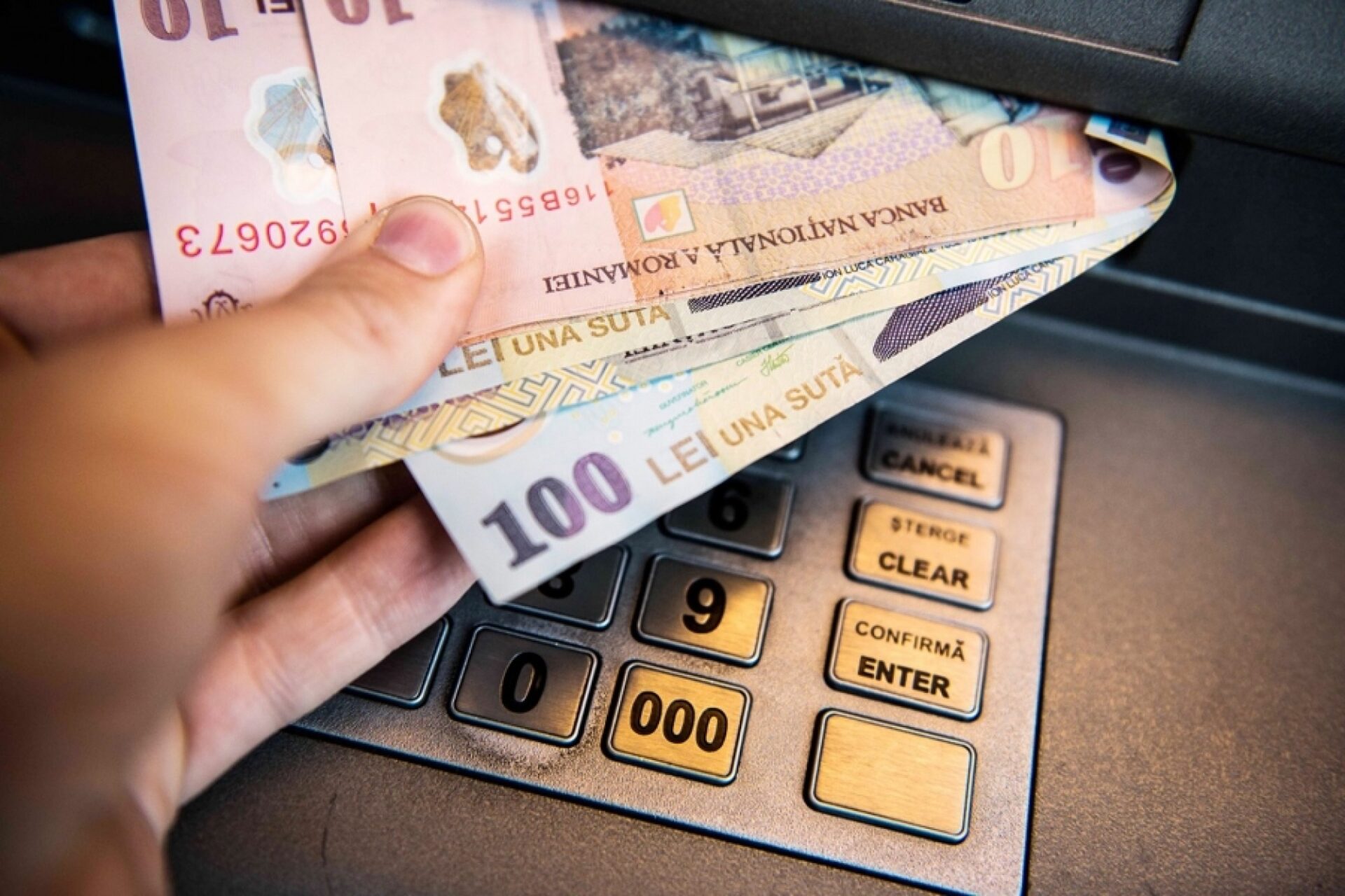 salariul minim (sursă foto: România Liberă)