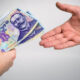 bani de la stat (sursă foto: playtech.ro)