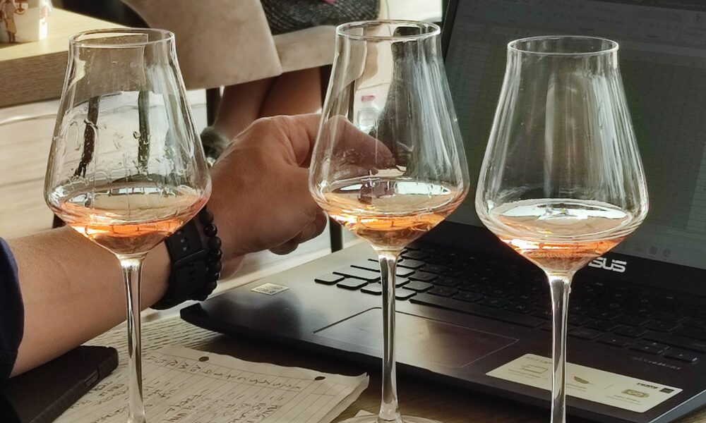 Vinurile spumante românești capătă avânt pe piețele externe. Producători locali evaluați de experți străini și români