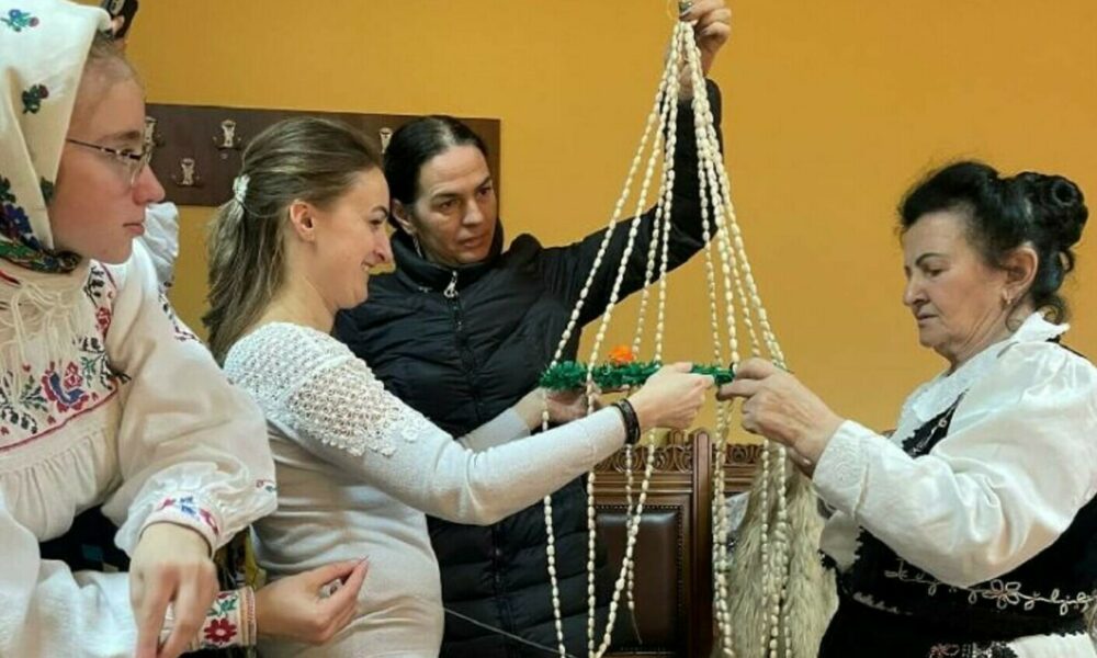 Bradul de Crăciun din boabe de fasole! O tradiție atipică în România