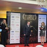 artictul plastic George Hristea, pe scena Premiilor Capital (sursă foto: Infofinanciar)