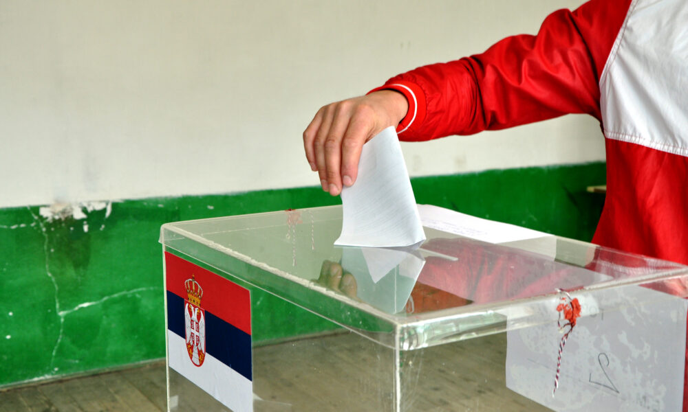 Alegerile din Serbia. Partidul aflat la putere a câștigat cursa electorală în ciuda acuzațiilor de fraudă
