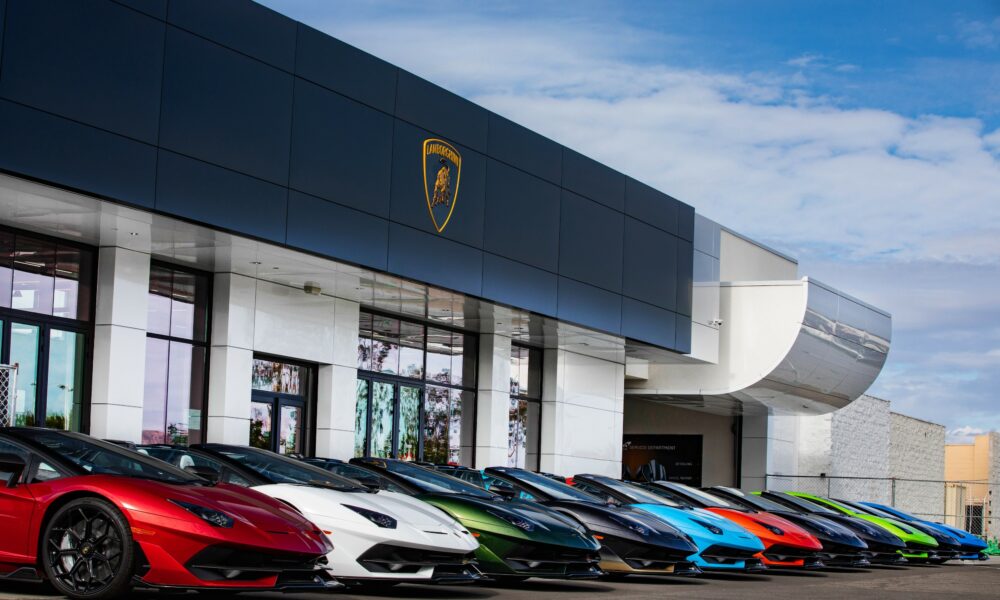 Lamborghini bate din nou un record la vânzări