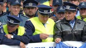 Polițiștii protestează. Cer aplicarea condițiilor legale de muncă
