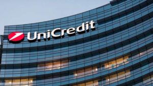 UniCredit vrea să preia o participație mai mare la Commerzbank
