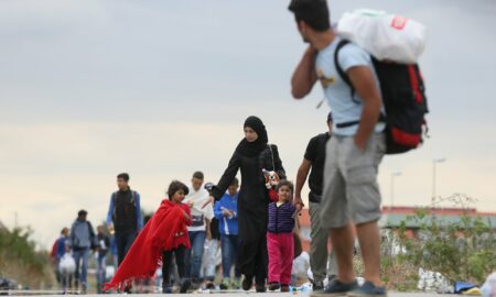 migrație (sursă foto: Newsweek) Guvernul Olandei a anunțat  reintroducerea controalelor la frontierele terestre, începând din 9 decembrie. Acestea vor fi aplicate pentru o perioadă de șase luni.