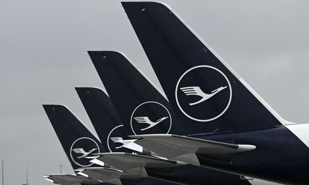 Greve peste greve la nemți! Măine, blocaj în aviație