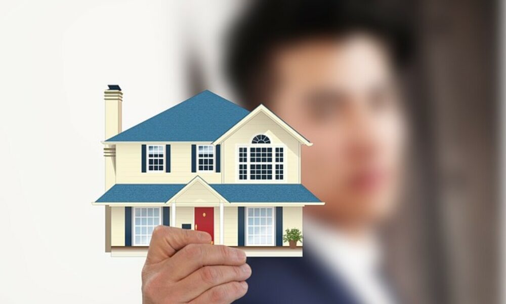 Oamenii optează pentru un credit ipotecar. Avantajele achiziționării unei case la o vârstă fragedă