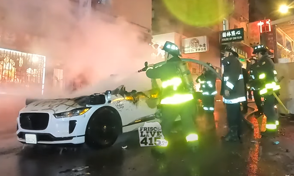 Revoltă în San Francisco! Oamenii „aruncă în aer” mașinile automate