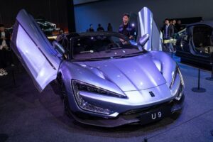 Chinezii de la BYD sunt în competiție cu Tesla.