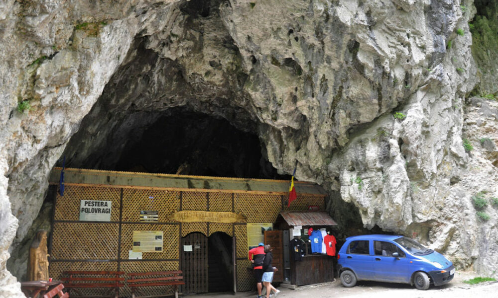 România, țara cu cel mai îngust canion din Europa. Mai mult de 70.000 de persoane au vizitat peștera Polovragi
