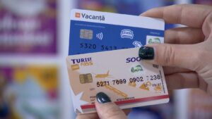 Românii se întreabă când intră banii pe cardurile de vacanță