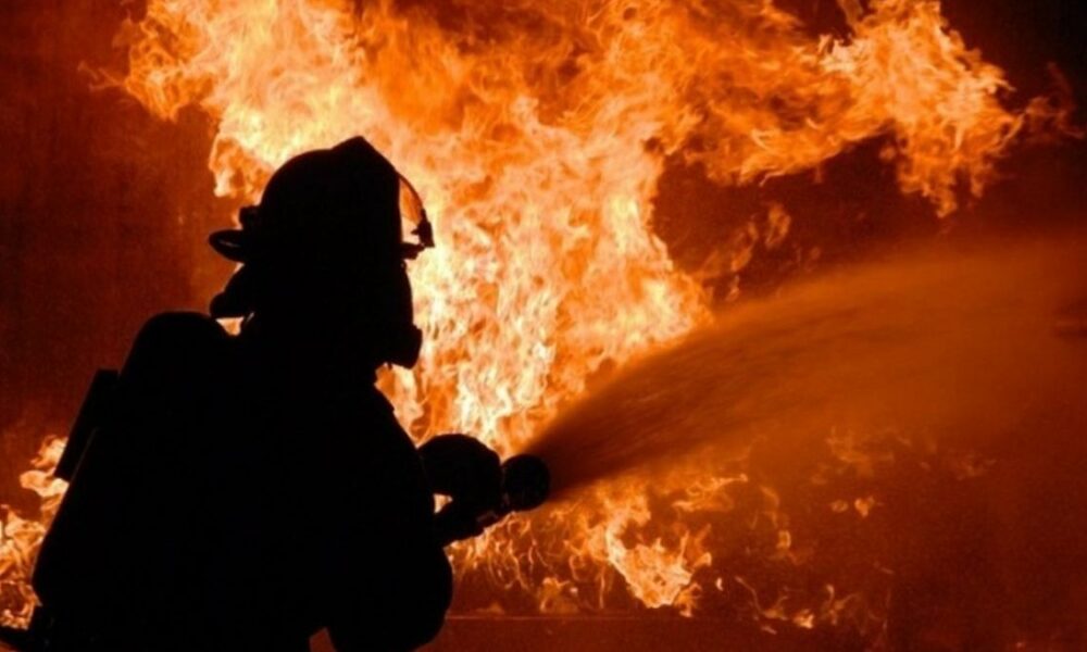 Capitala Greciei se confruntă cu întreruperi de apă şi de curent electric. Incendiile sunt de vină