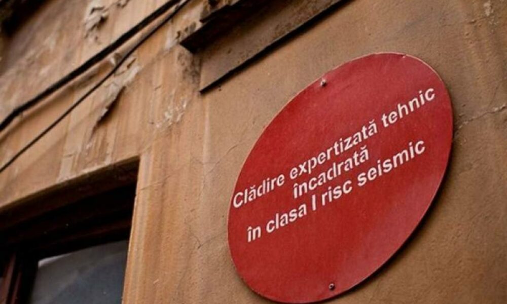 Tinerii români, puși în pericol. Milioane de elevi învață în clădiri cu risc seismic ridicat