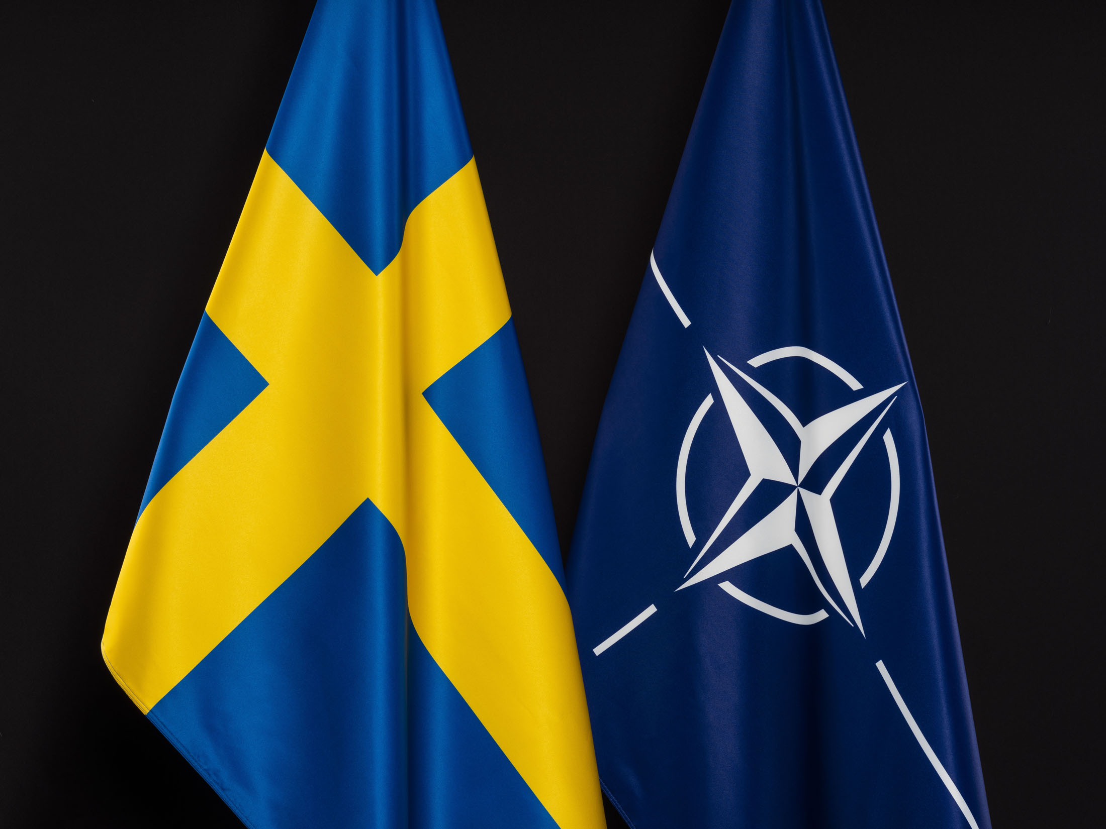 NATO va arbora luni steagul Suediei