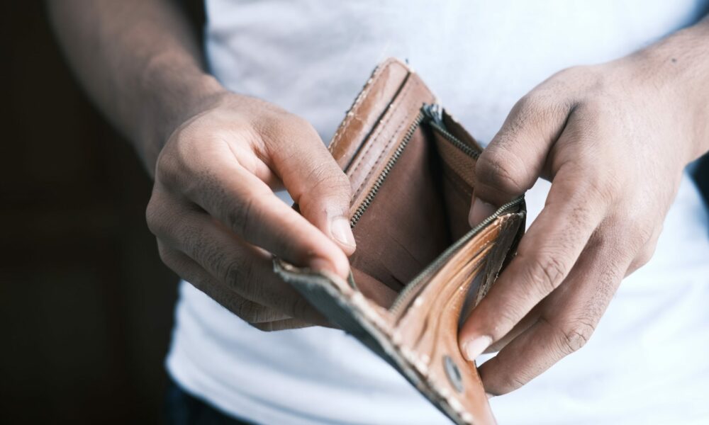 Traiul de zi cu zi e din ce în ce mai dificil pentru români. Trei județe au salariul mediu net de 5.000 de lei