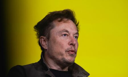 Musk spune că Tesla mărește salariile inginerilor în războiul AI