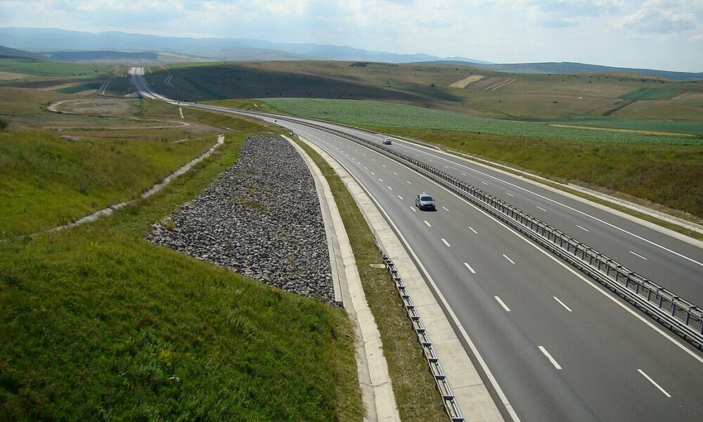Ministrul Transporturilor anunță construirea unei noi autostrăzi. Proiectul va depăși patru miliarde de euro