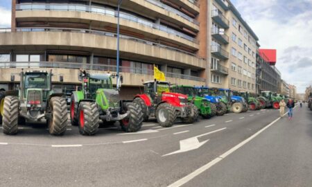 Trafic blocat în Bruxelles. Românii sunt avertizați să evite marți zonele afectate de protestele agricultorilor belgieni!
