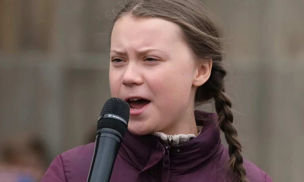 Tinerii protestează. Greta Thunberg și alți activiști de mediu blochează intrările Parlamentului suedez