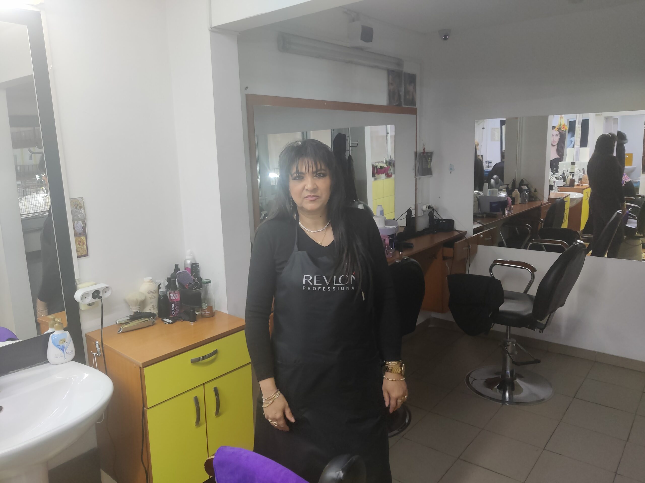 Maricele Bîrlă a venit în București cu visul de a deveni frizer