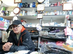 Picătura de business. Nea Mielu de pe gang are un magazin ”varză”. Câștigul nu-i permite un  concediu pe litoralul nostru