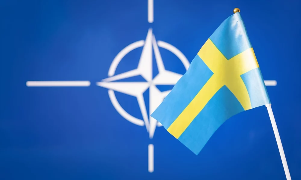 Steagul suedez va fi instalat în fața sediului NATO! Stockholm face ultimele pregătiri