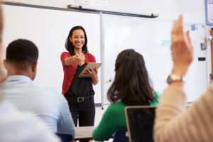 Profesori o să fie plătiți în funcție de performanțe