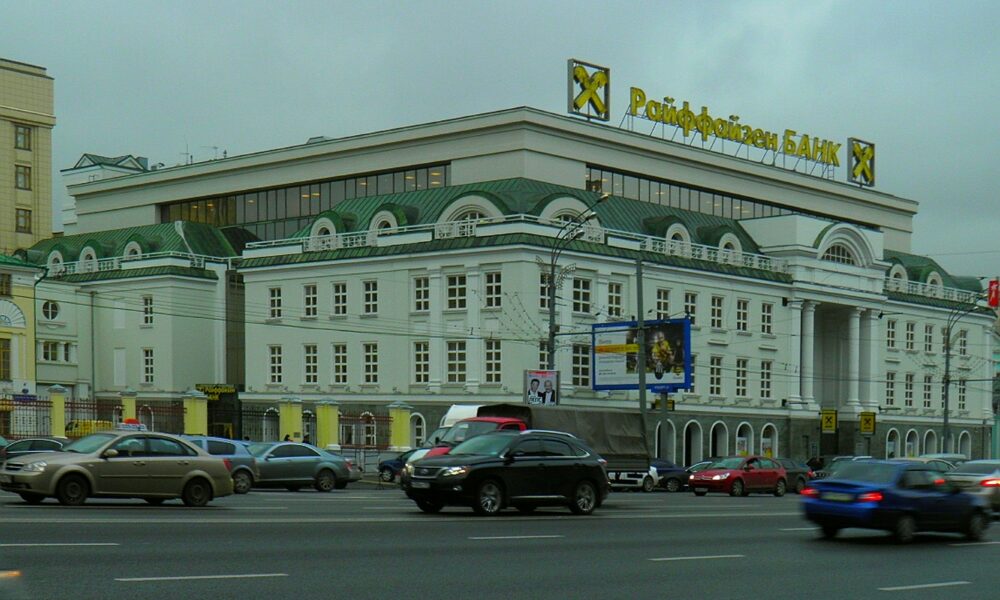 Raiffeisen Bank a intrat în vizorul americanilor. SUA amenință cu sancțiuni dure