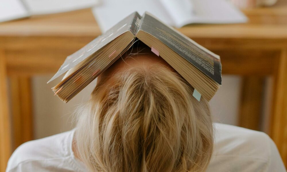 Vești bune pentru iubitorii de lectură dintr-un oraș din România! Vor putea accesa „Biblioteca din autobuz”