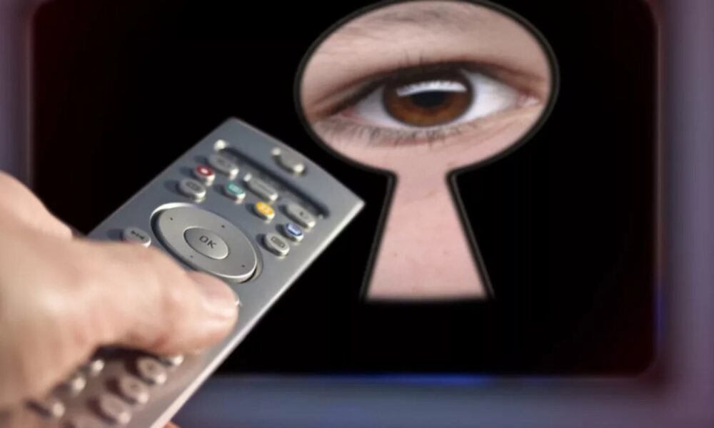 Sondaj INSCOP: 51.6% dintre români preferă să se informeze de la posturile TV
