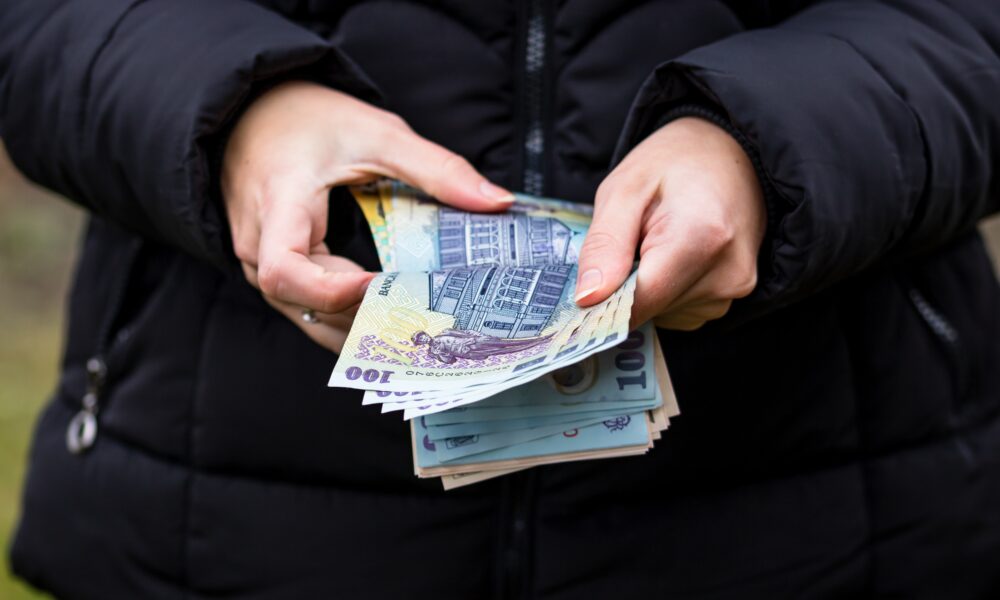 Cresc veniturile românilor! O nouă lege se dezbate în Guvern