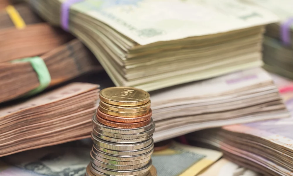 Datoria publică a trecut de 52% din PIB! Românii ar putea avea de suferit