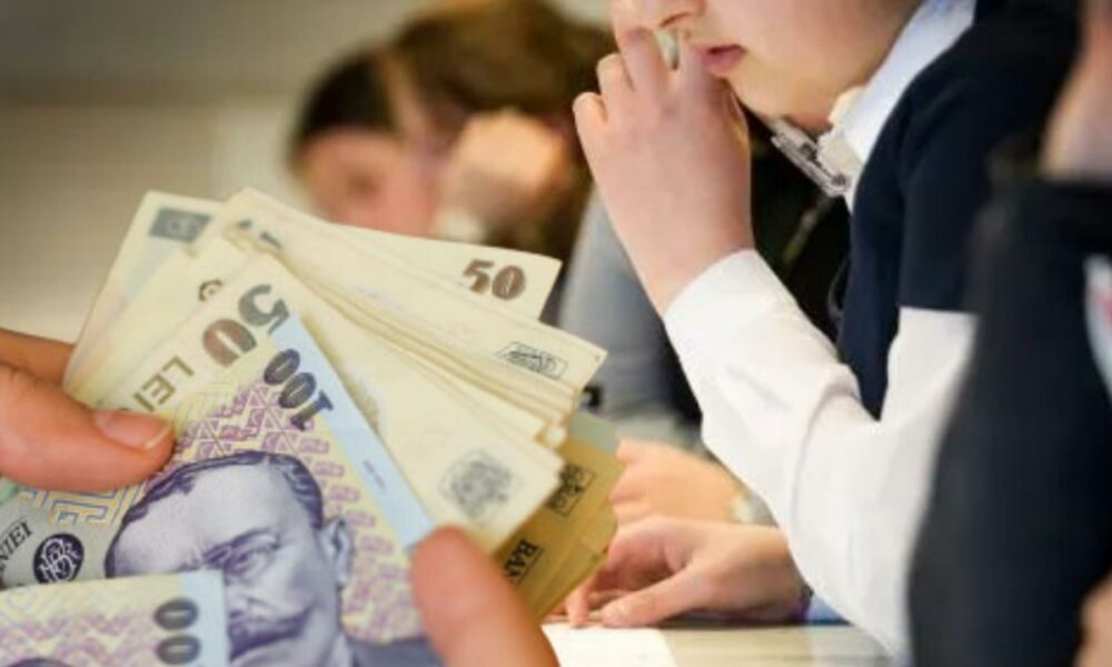 Elevii și preșcolarii primesc tichete de 500 de lei. Când vor fi acordați banii