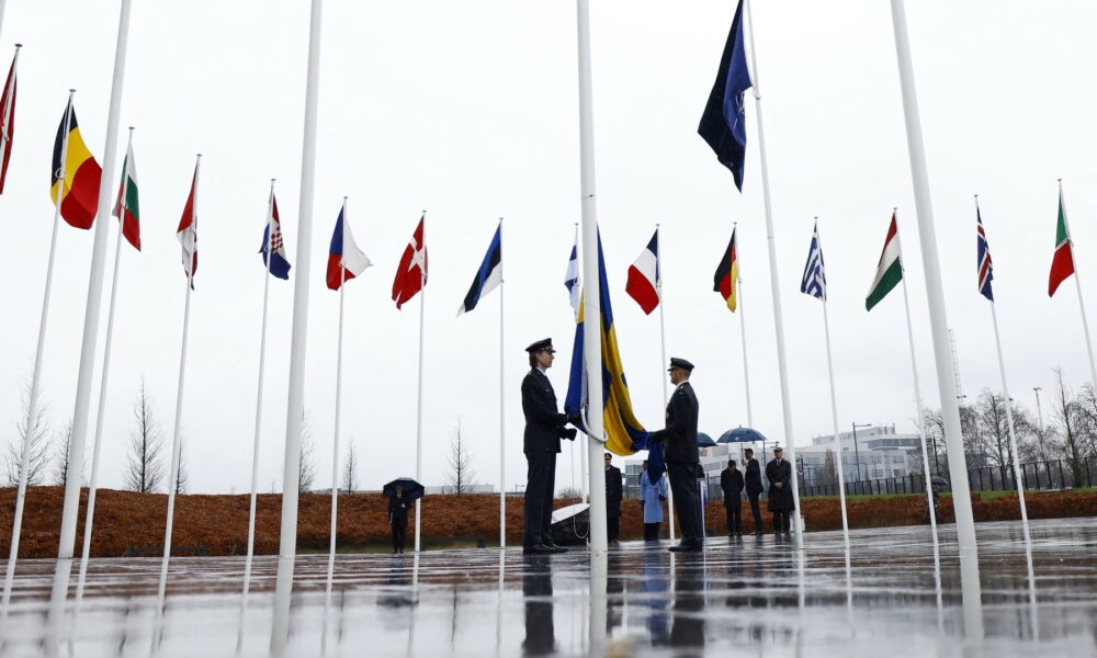 NATO se concentrează mai mult pe înarmare decât pe pace în Ucraina