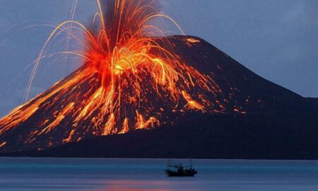 eruptie vulcan indonezia