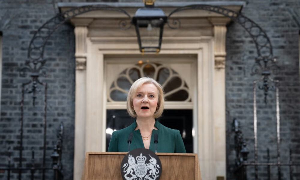 Liz Truss își publică memoriile! Spune că a găsit purici la reședința de premier