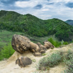 Trovanții de la Ulmet, un obiectiv turistic încadrat în Geoparcul Ținutul Buzăului (sursă foto - arhiva companiei)