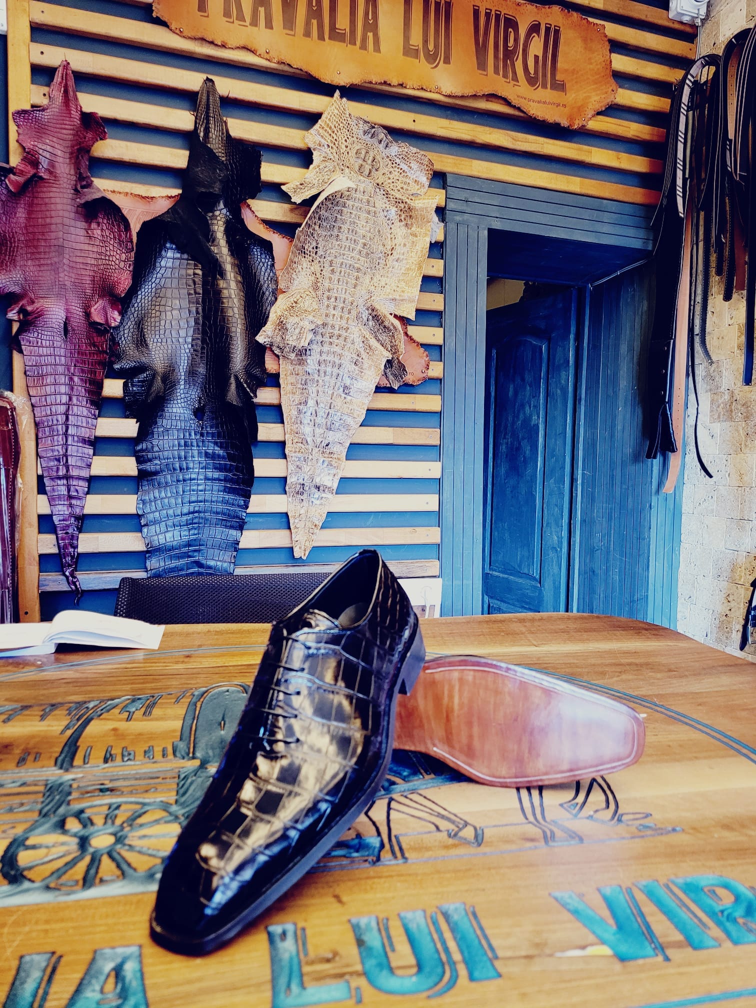Pantofi din piele realizați de Virgil Bugulescu, sursa foto: arhiva personală 