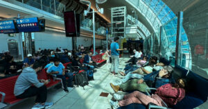 Inundații devastatoare. Mai mulți români sunt blocați de 24 de ore în aeroportul din Dubai