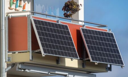panouri fotovoltaice balcon (sursă foto: Ediția de dimineață)