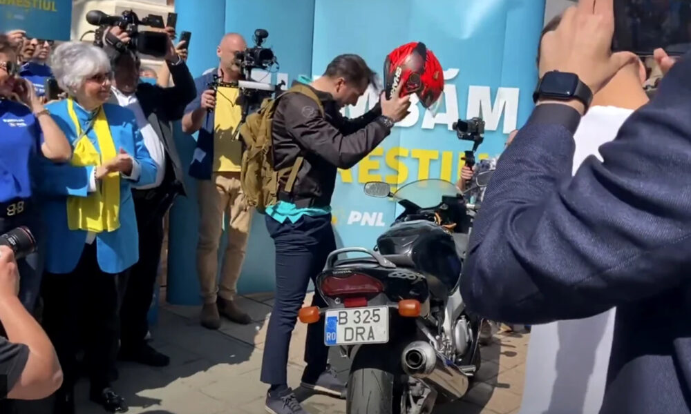 Burduja pe motor! Este pregătit de cursa electorală