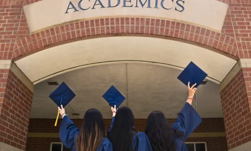 Cât de mulți români au studii superioare? Alți europeni ne dau clasă cu succes