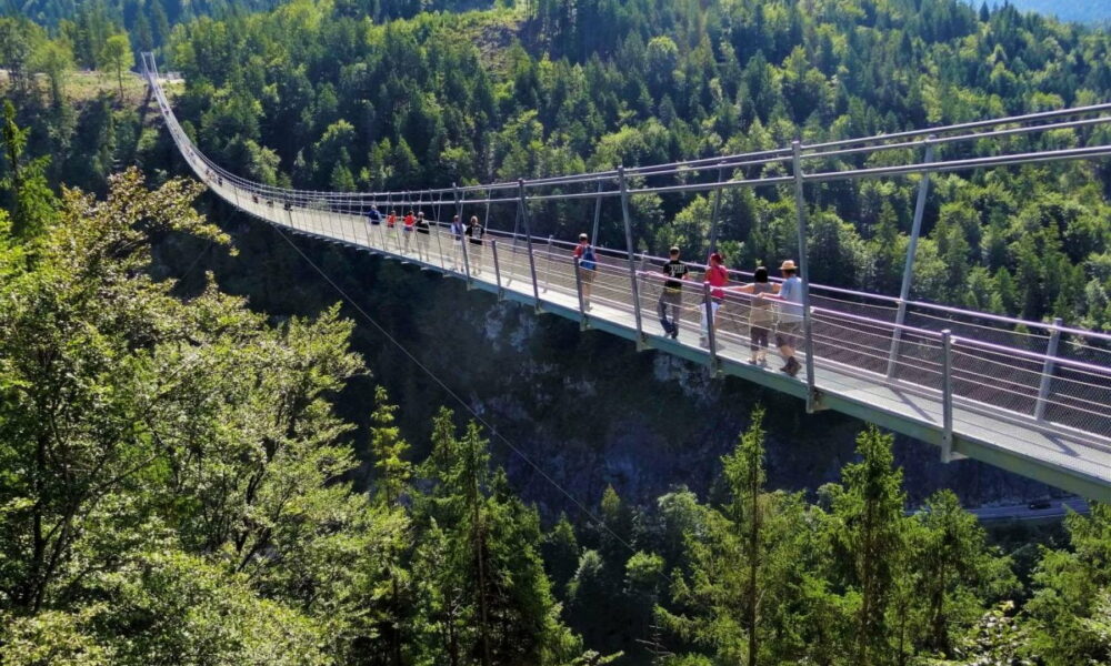 O nouă atracție turistică în Italia. S-a construit cel mai înalt pod pietonal suspendat din Europa
