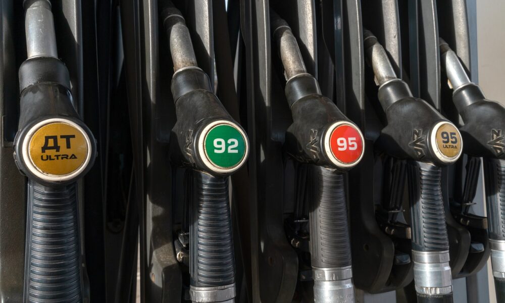 Prețurile la carburanți vor crește din cauza accizelor. Ce îi așteaptă pe șoferi în 2025